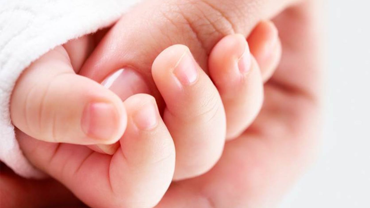 White Spots on Nails of Kids: Causes, Symptoms and Treatment