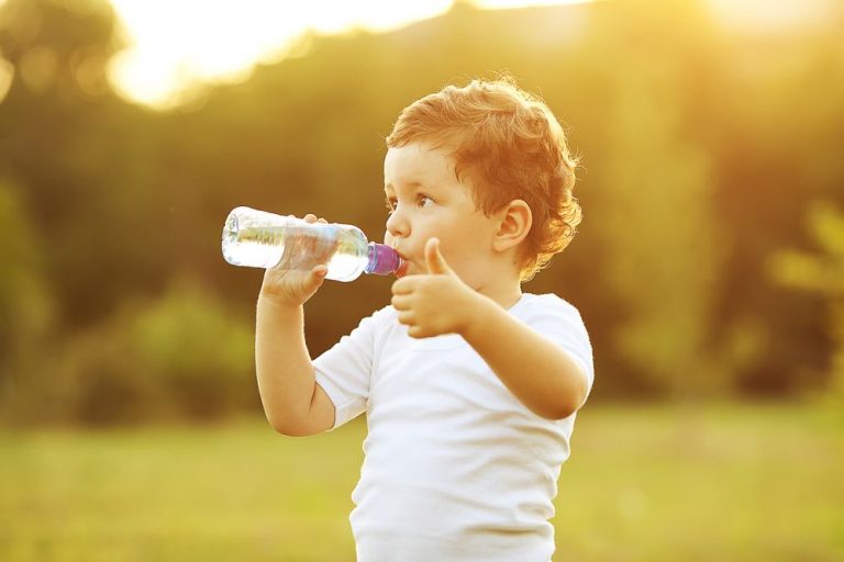 How Much Water Should A Toddler Drink? | Parenting Healthy Babies