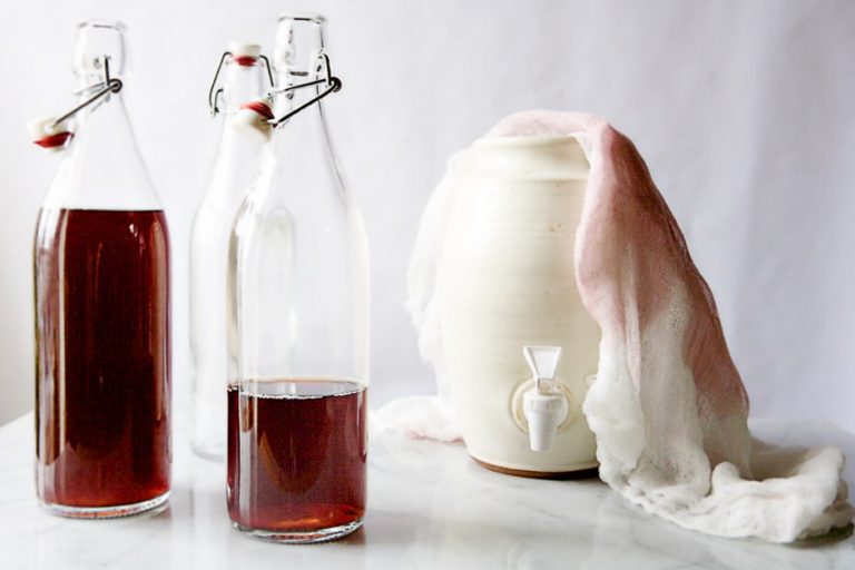9 Perfect Red Wine Vinegar Substitutes for Pregnant Women