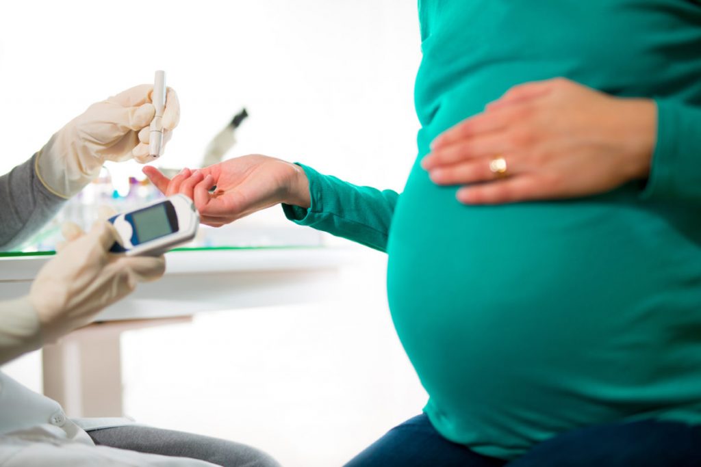 whom-to-choose-ob-gyn-or-midwife-parentinghealthybabies