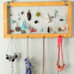 DIY Chicken-Wire Jewellery Holder