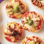 Spider Bagel Pizza Bites