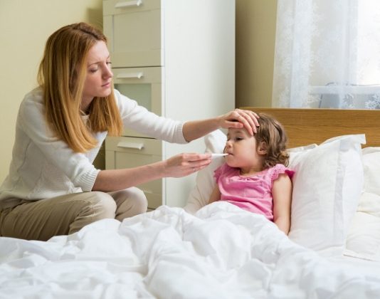 how to reduce fever in child naturally
