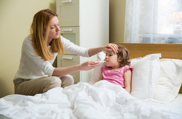 how to reduce fever in child naturally