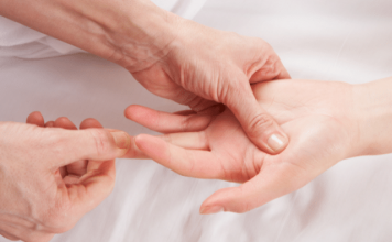 hand reflexology massage