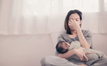 postpartum insomnia symptoms